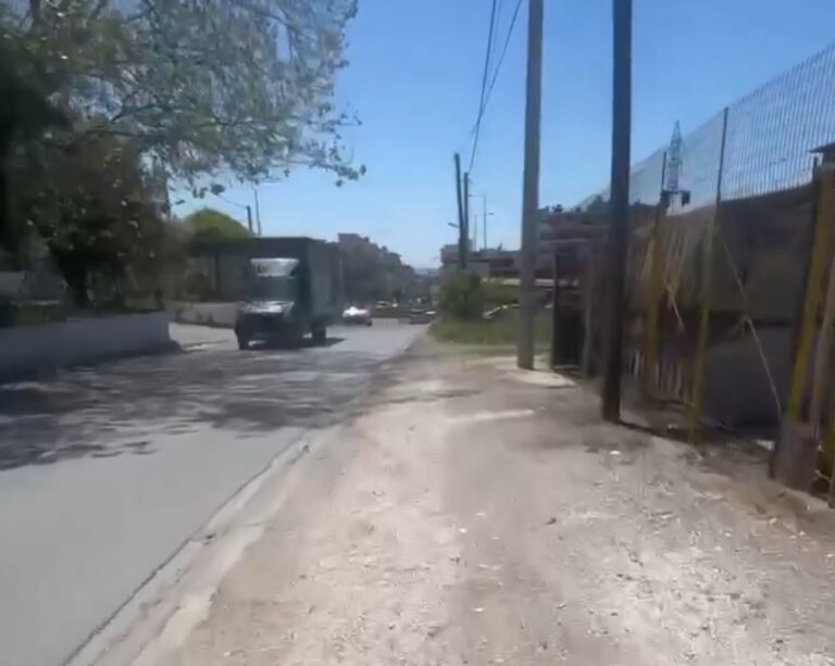 Αδιανόητες και επικίνδυνες συνθήκες για τους πεζούς άνωθεν Περιφερειακού Ευόσμου